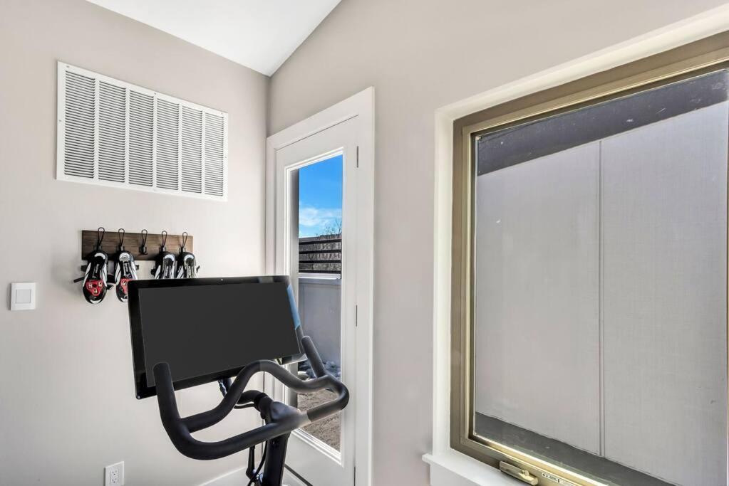 Private Rooftop Patio + 4 Story Home In Downtown Fw Форт-Уэрт Экстерьер фото