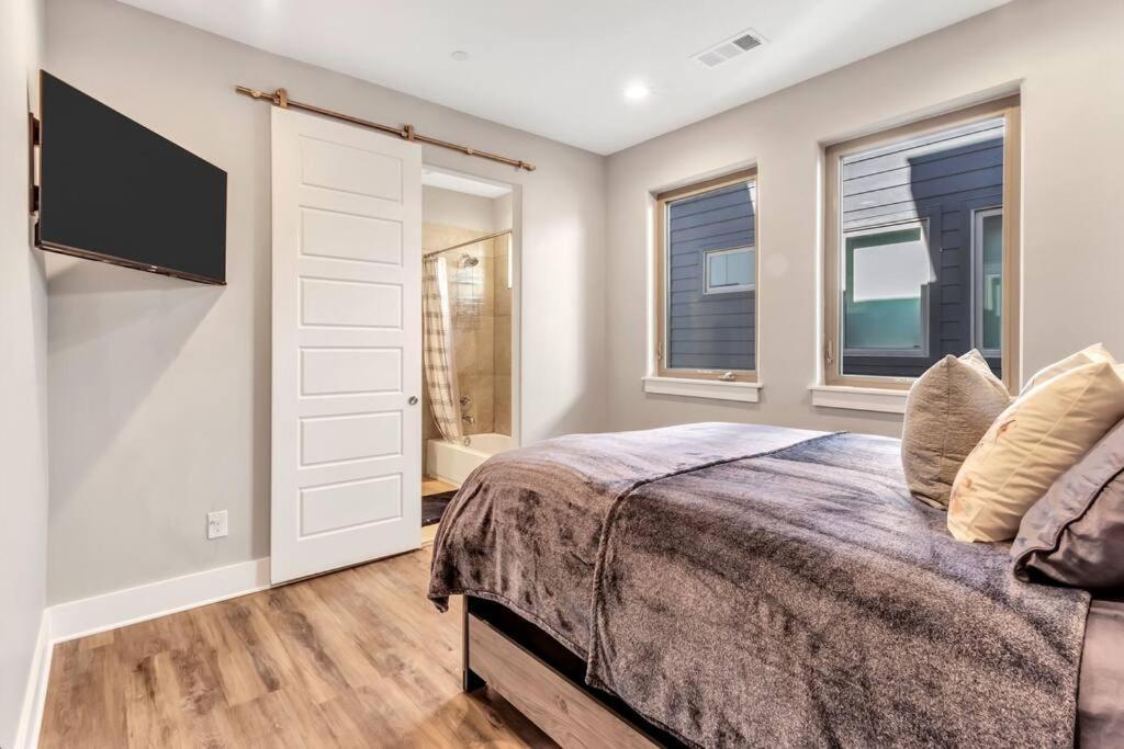 Private Rooftop Patio + 4 Story Home In Downtown Fw Форт-Уэрт Экстерьер фото